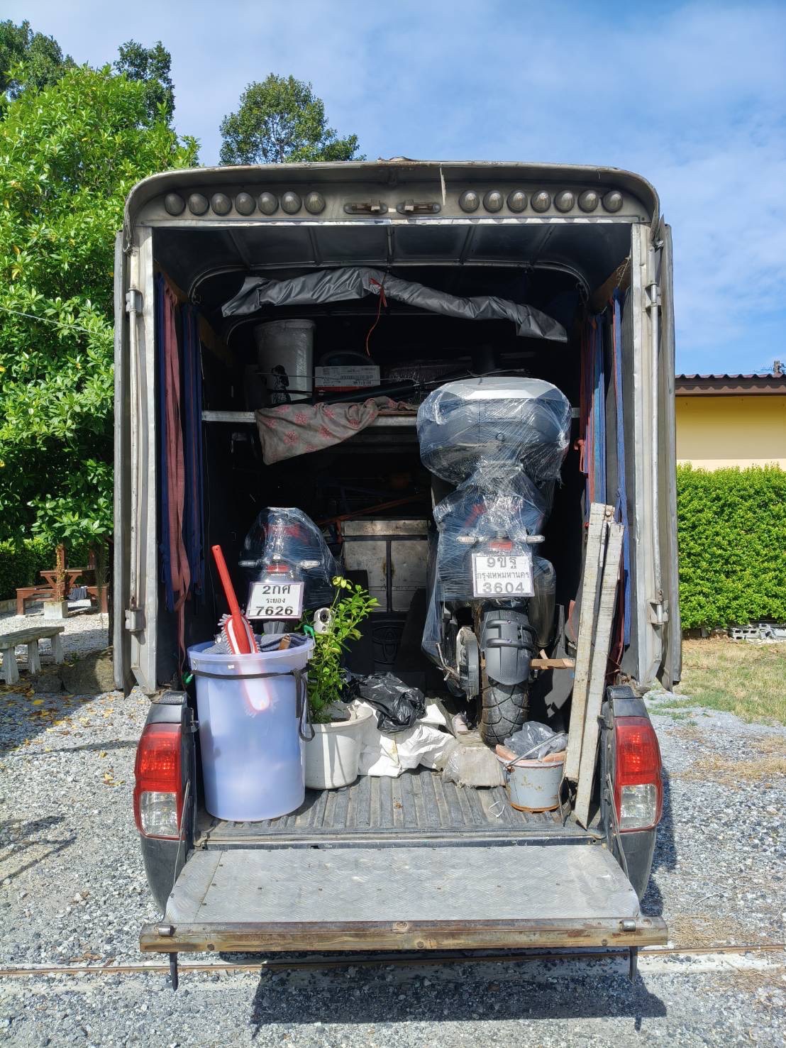 ย้ายหอพร้อมมอเตอร์ไซค์